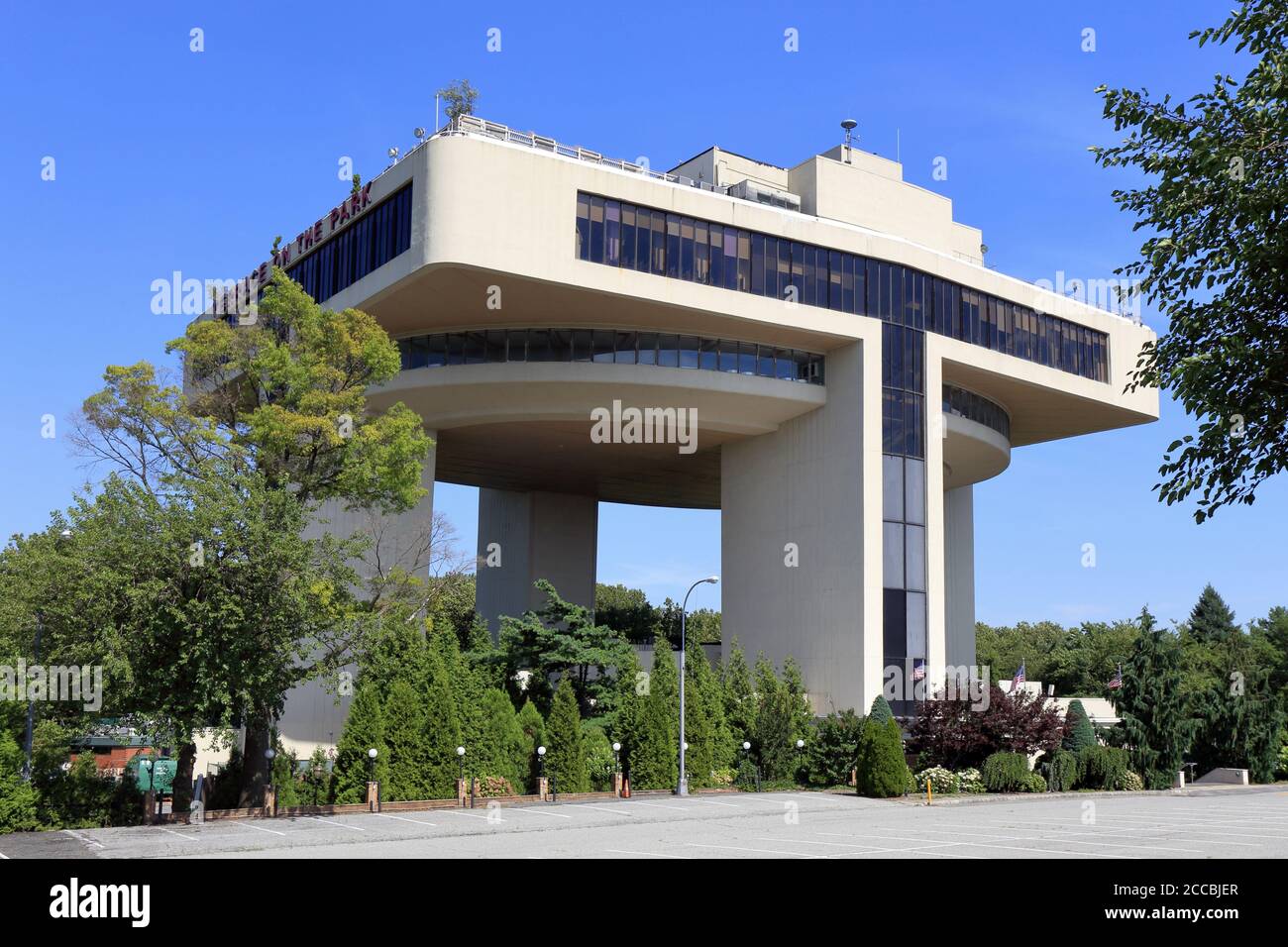 Terrazza sul parco, 52-11 111th Street, Queens, New York. Esterno di una sala banchetti ex eliporto della New York World's Fair 1964 a Flushing Meadows Foto Stock