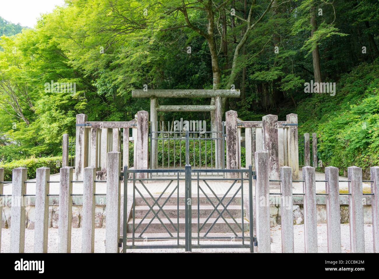 Kyoto, Giappone - Tomba dell'imperatrice Kenreimonin (Tokuko) a Ohara, Kyoto, Giappone. Taira no Tokuko (1155-1213) fu imperatrice-consorte dell'Imperatore Takakura. Foto Stock