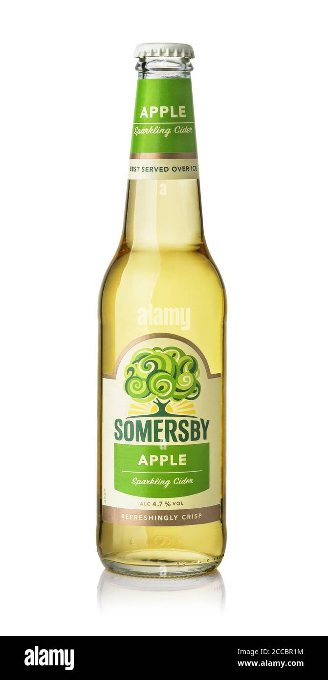 Samara, Russia - Agosto 2020. Immagine prodotto di una bottiglia di sidro di Somersby Apple isolata su bianco Foto Stock