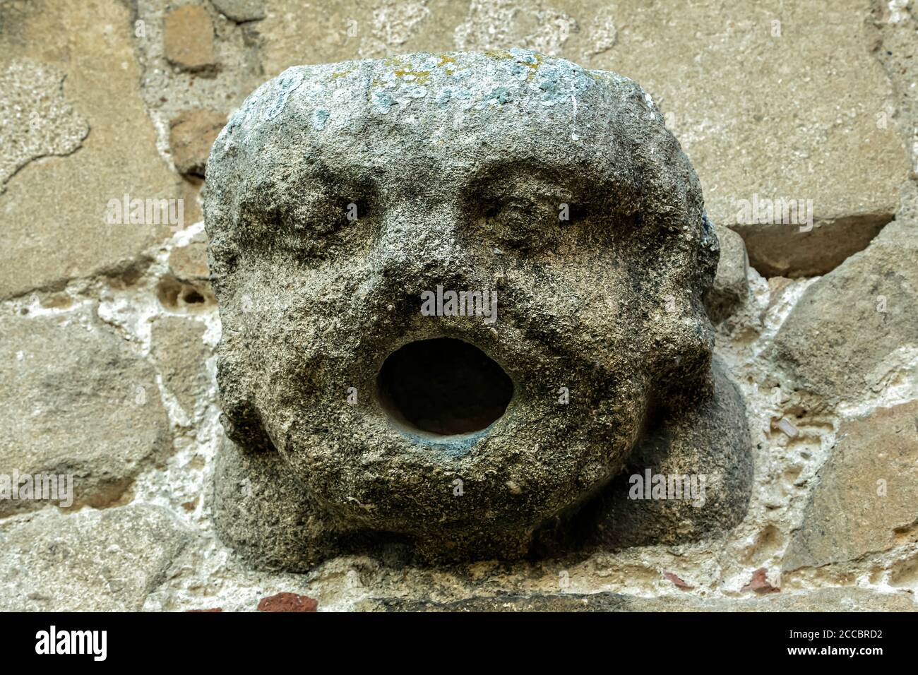 Gargoyle sulla vecchia Torre Normanna rotonda di St Andrews Chiesa Little Snoring, Fakenham Norfolk. Foto Stock
