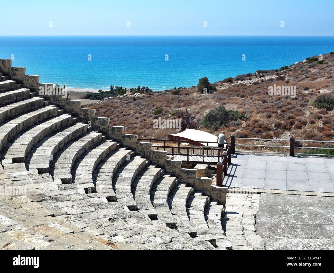 EPISKOPI, CIPRO - 09/09/2018: Vista dal teatro romano - acropoli - al mare nella città antica - stato Kourion. Foto Stock