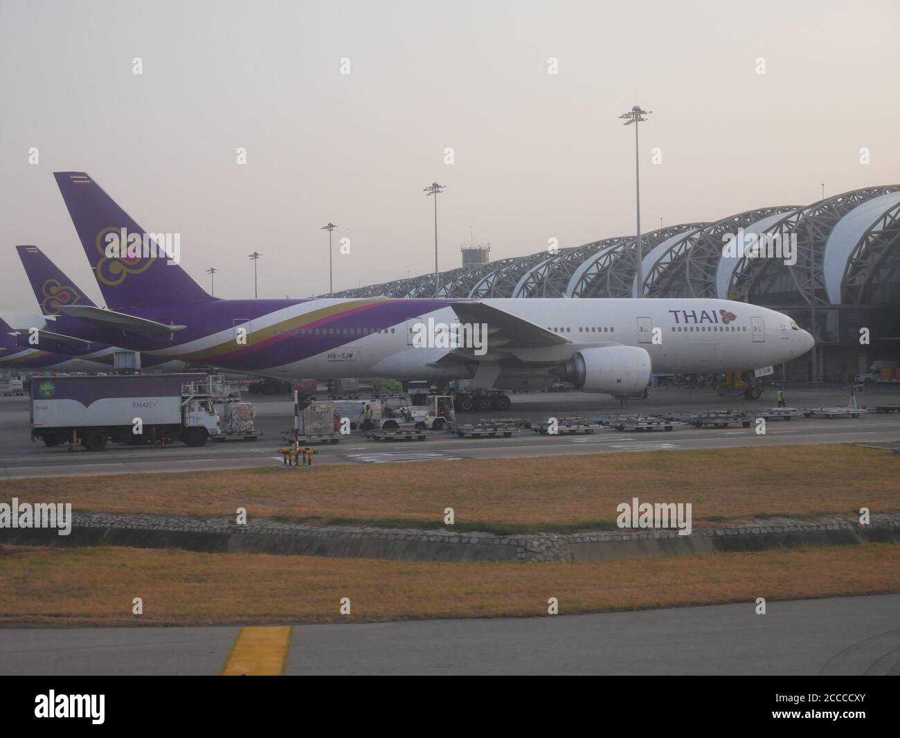 BANGKOK, THAILANDIA - 12 MARZO 2017- aeroplani della Thai Airways (TG), la compagnia di bandiera della Thailandia e membro di Star Alliance Foto Stock