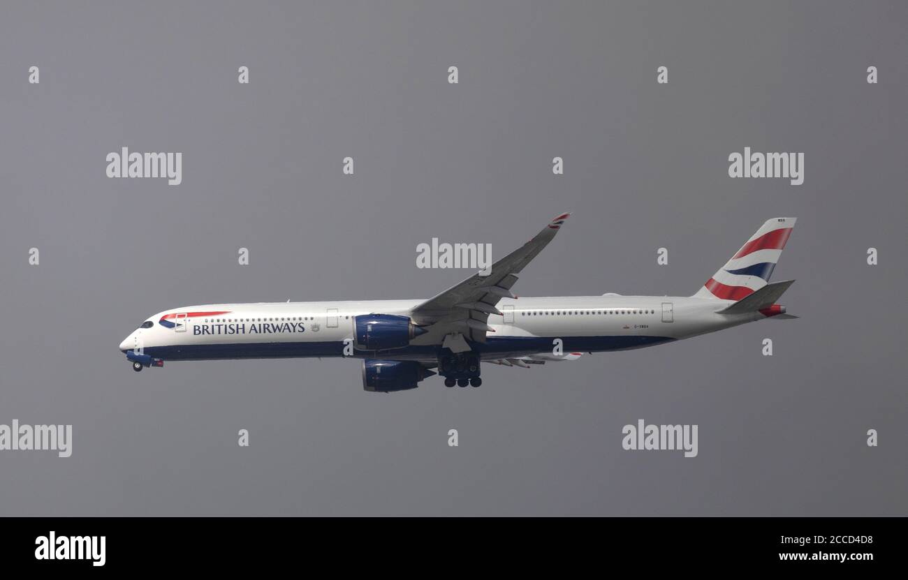 21 agosto 2020. British Airways Airbus A350 G-XWBA in avvicinamento finale all'aeroporto di Heathrow, arrivando da Bengaluru, India. Foto Stock