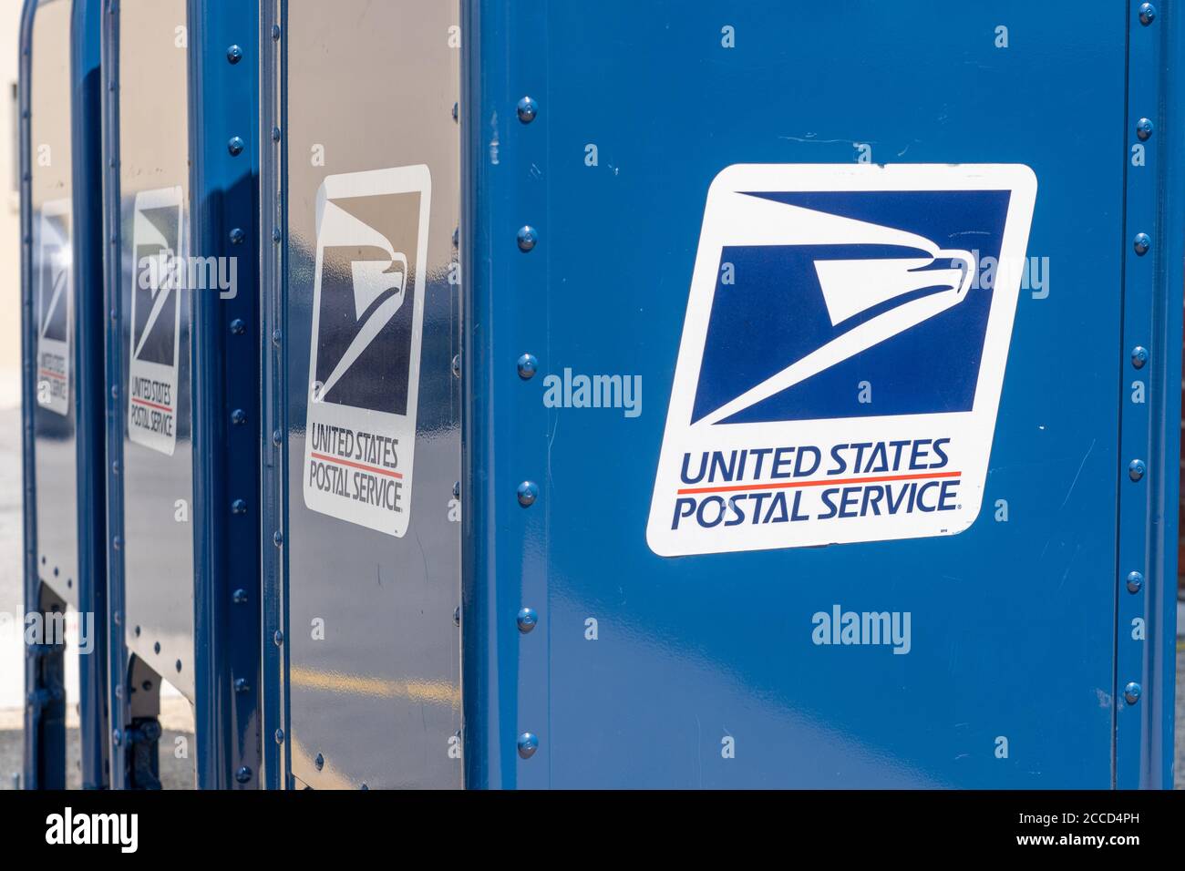 NEW YORK, NY - AGOSTO 17: Scatola di raccolta USPS (United States Postal Service) vista sulla strada a Long Island City il 17 agosto 2020 a Queens Borou Foto Stock