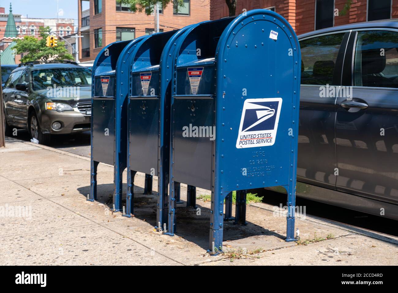 NEW YORK, NY - AGOSTO 17: Scatola di raccolta USPS (United States Postal Service) vista sulla strada a Long Island City il 17 agosto 2020 a Queens Borou Foto Stock