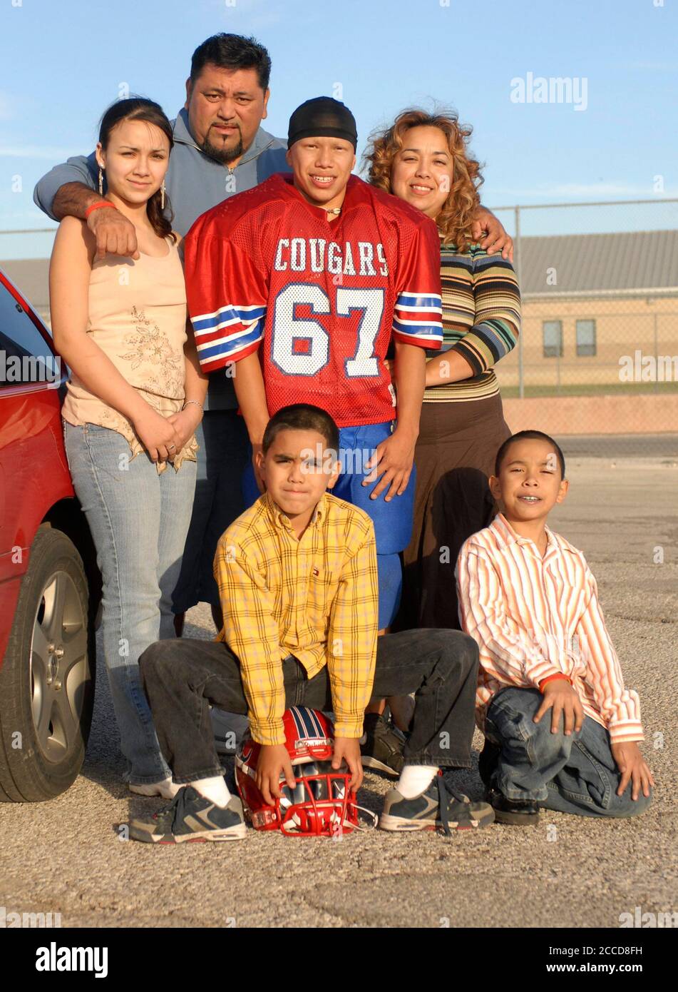 San Antonio, Texas USA, 6 aprile 2007: La famiglia Solano, che è stata aiutata da un programma famiglie Conte che insegna ai genitori come affrontare meglio le questioni familiari. ©Bob Daemmrich Foto Stock