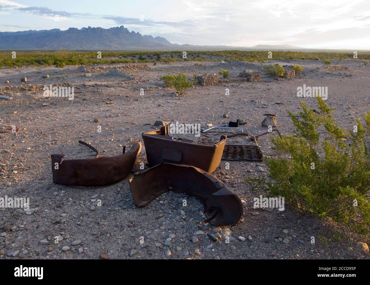 Big Bend National Park, Texas USA, 15 marzo 2007; i resti di un vecchio camion presso il sito storico Johnson's Ranch, dove un campo aereo è stato costruito negli anni '30 per l'addestramento di piloti militari. ©Bob Daemmrich Foto Stock