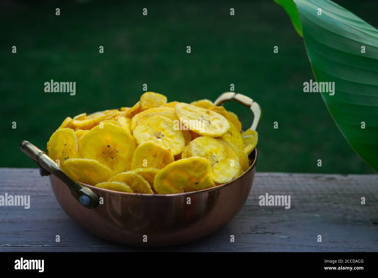 Plantain fatto in casa / Kerala Banana chips con spazio per la copia Foto Stock