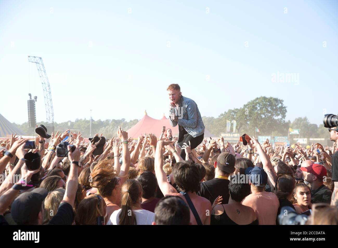 25.8.2019 Richfield Avenue Reading Berkshire UK Frank carter and the i serpenti sonaglino si esibiscono sul palco principale il giorno tre al festival di lettura Foto Stock