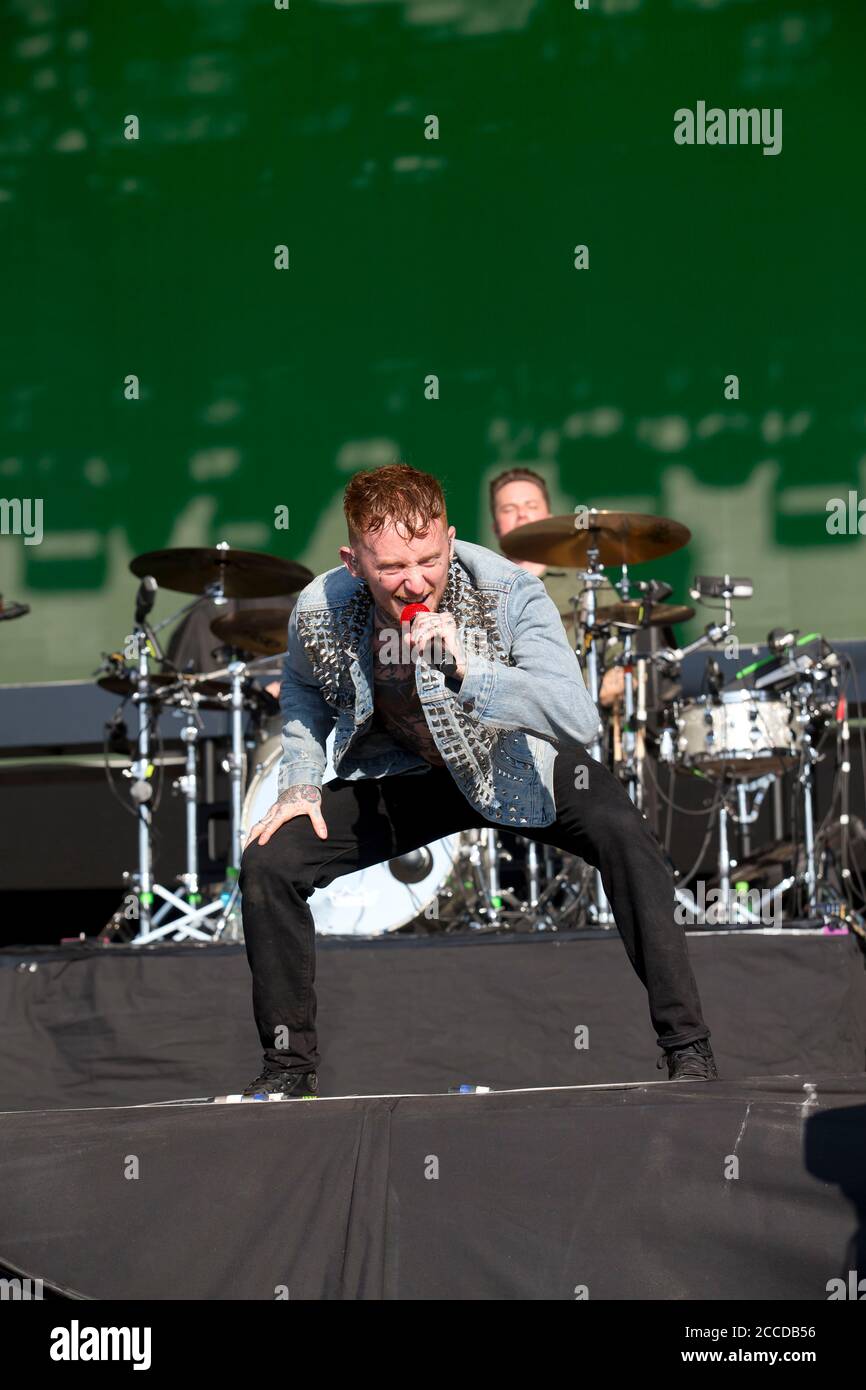 25.8.2019 Richfield Avenue Reading Berkshire UK Frank carter and the i serpenti sonaglino si esibiscono sul palco principale il giorno tre al festival di lettura Foto Stock