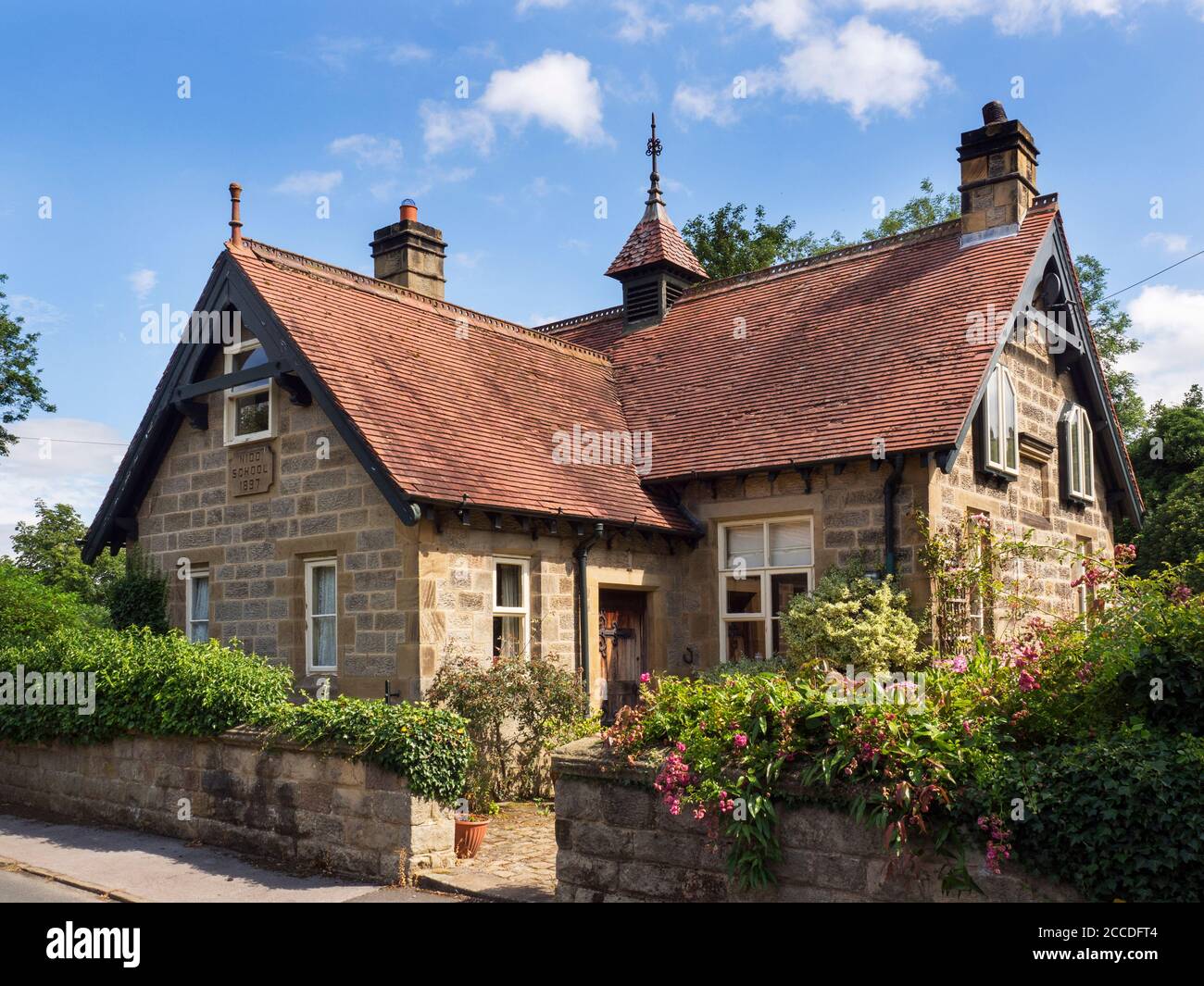 Ex Nidd School edificio nel villaggio di Nidd vicino Harrogate North Yorkshire Inghilterra Foto Stock