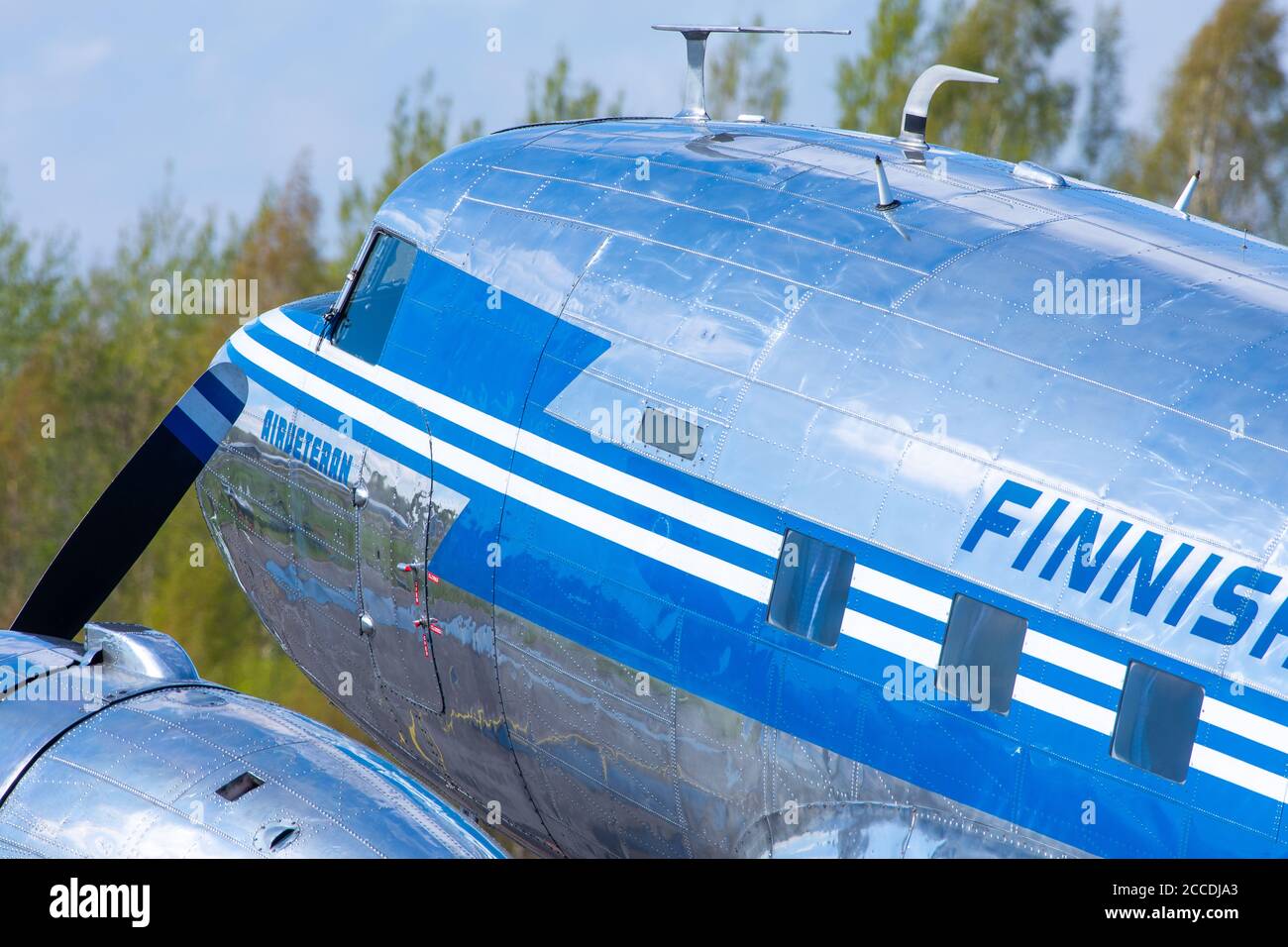 Helsinki / Finlandia - 12 maggio 2019: OH-LCH, Aero Oy Douglas DC-3 aereo museo gestito dalla DC Association Finlandia parcheggiato all'aeroporto Helsinki-Malmi. Foto Stock