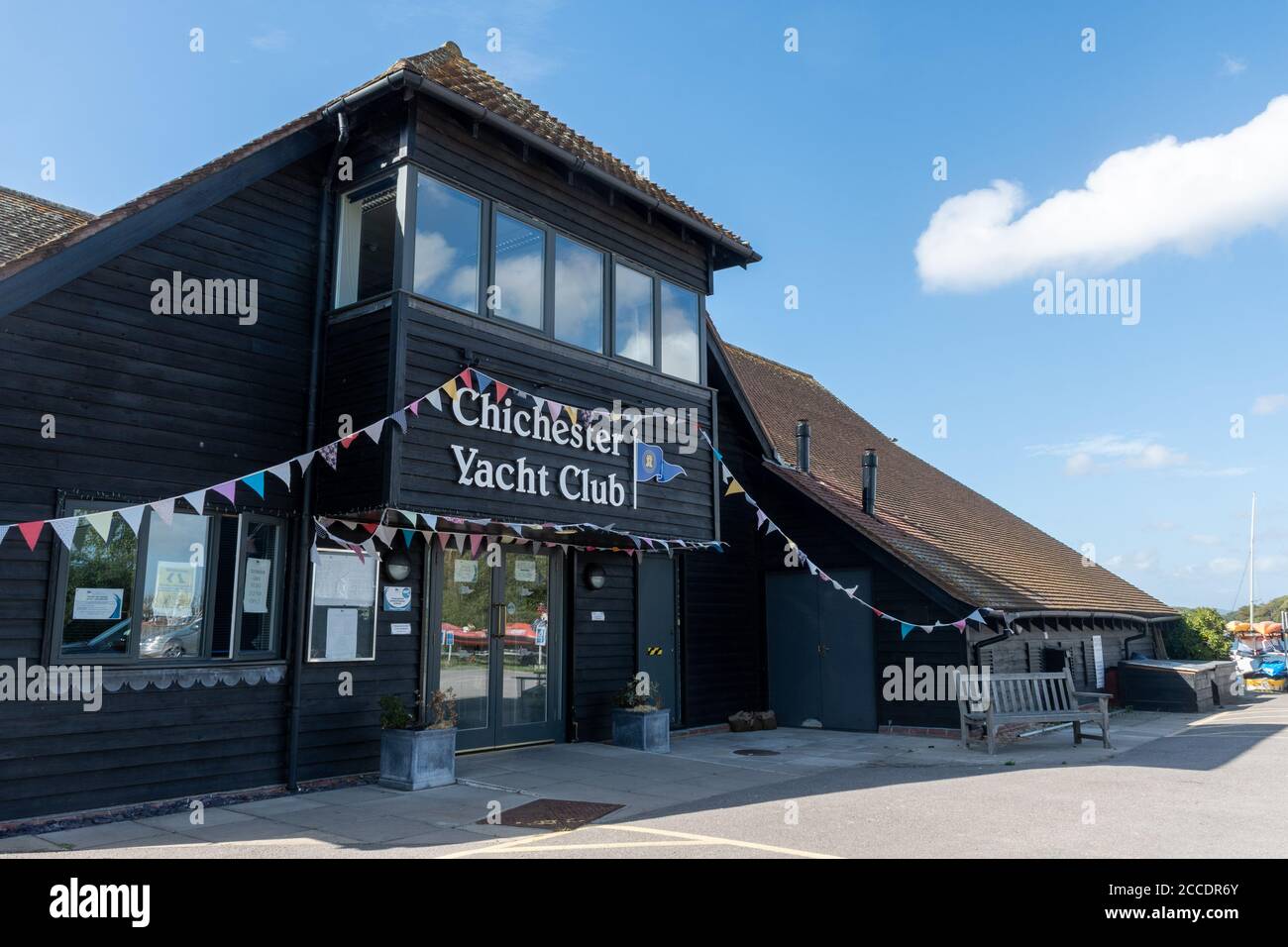 Chichester Yacht Club Building, un club di vela a Chichester Marina, Birdham, West Sussex, Regno Unito Foto Stock