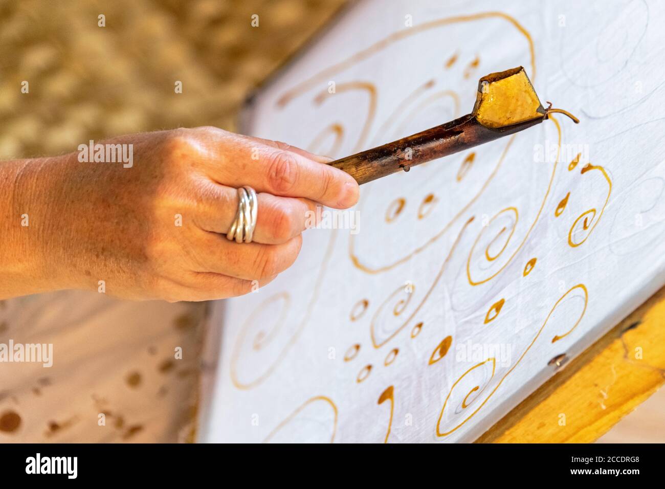 Batik è una tecnica tradizionale balinese di tintura cerata-resistente applicata a stoffa intera. Questa tecnica è nata da Java ma è diventata popolare Foto Stock