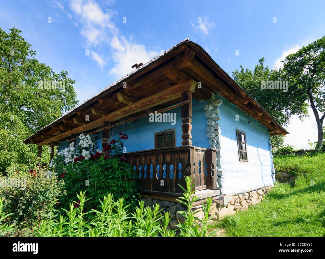 Uzhhorod, Ungwar, Museo di architettura e vita folcloristica, casa tradizionale dai villaggi di Zakarpattia (Carpazi) in Transcarpazi o Foto Stock