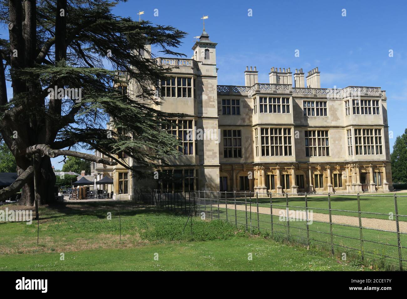 Vista laterale di Audley End House Essex Inghilterra Foto Stock