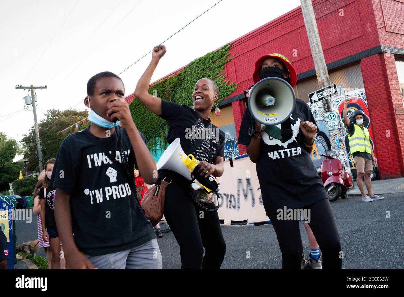 Portland, Stati Uniti. 18 agosto 2020. Le famiglie si riuniscono alla Sunnyside Elementary School per una "marcia del Centro per i bambini per le vite nere" per l'83 a notte a Portland, Oregon, il 18 agosto 2020. (Foto di Justin Katigbak/ Credit: Sipa USA/Alamy Live News Foto Stock