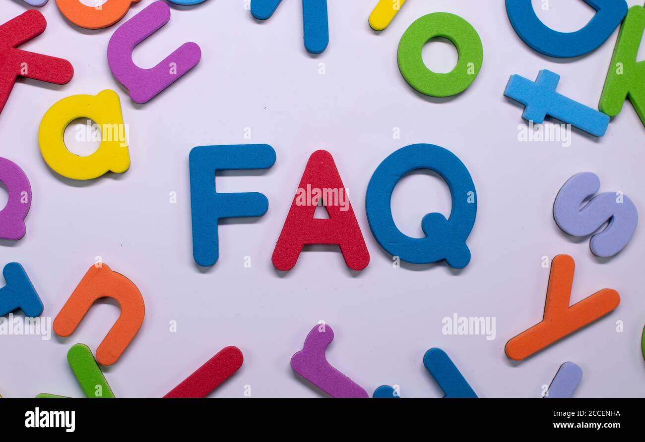 Parola 'FAQ' scritta con spugna colorata Foto Stock