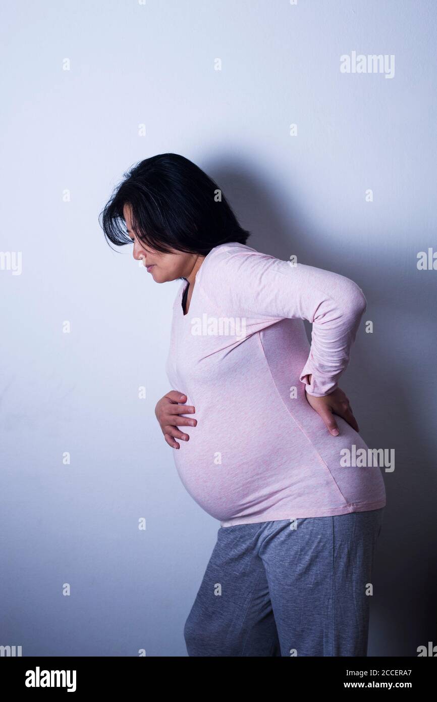 Donna incinta nel dolore Foto Stock