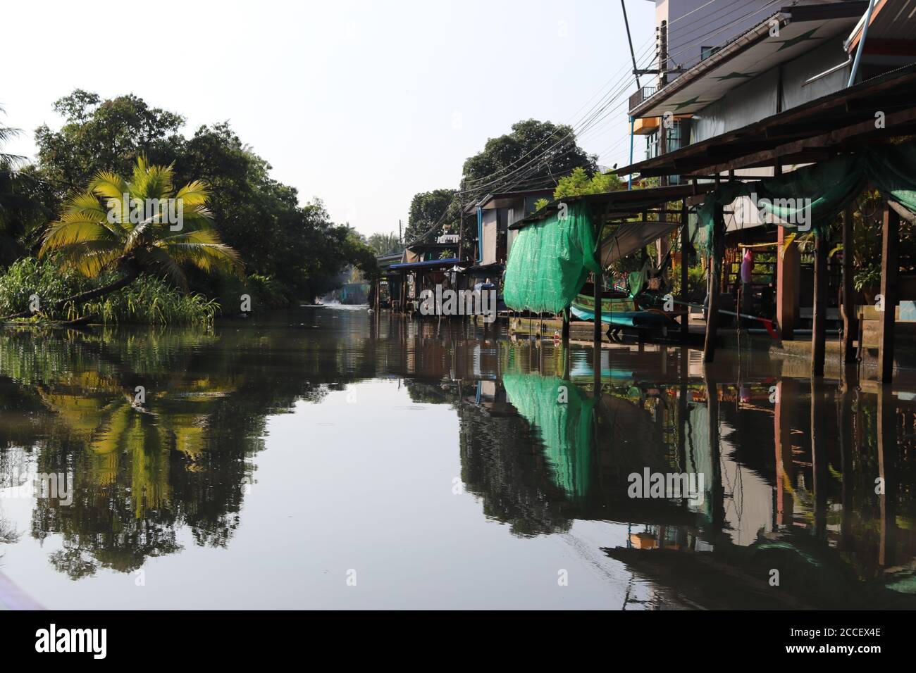 Vivere sul corso d'acqua Thailandia Foto Stock