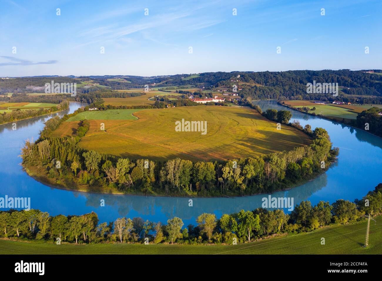Loop fiume dalla locanda con Au am Inn monastero, a Gars am Inn, vista aerea, alta Baviera, Baviera, Germania Foto Stock