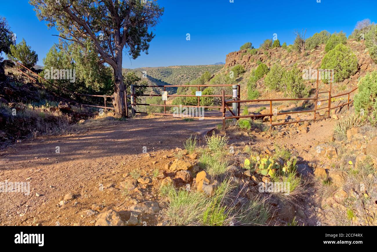 Il terzo cancello d'ingresso all'Upper Verde River Wildlife Area vicino Paulden Arizona. Foto Stock