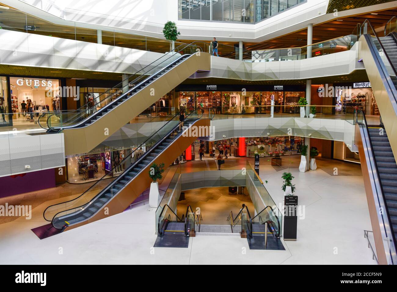Storie e scale mobili Centro commerciale della Svizzera, Ebikon, Svizzera Foto Stock