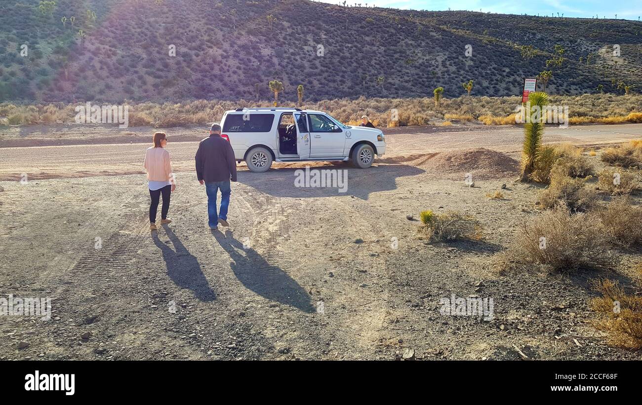 I turisti si fermavano proprio fuori dal confine dell'Area 51, Nevada, Stati Uniti Foto Stock