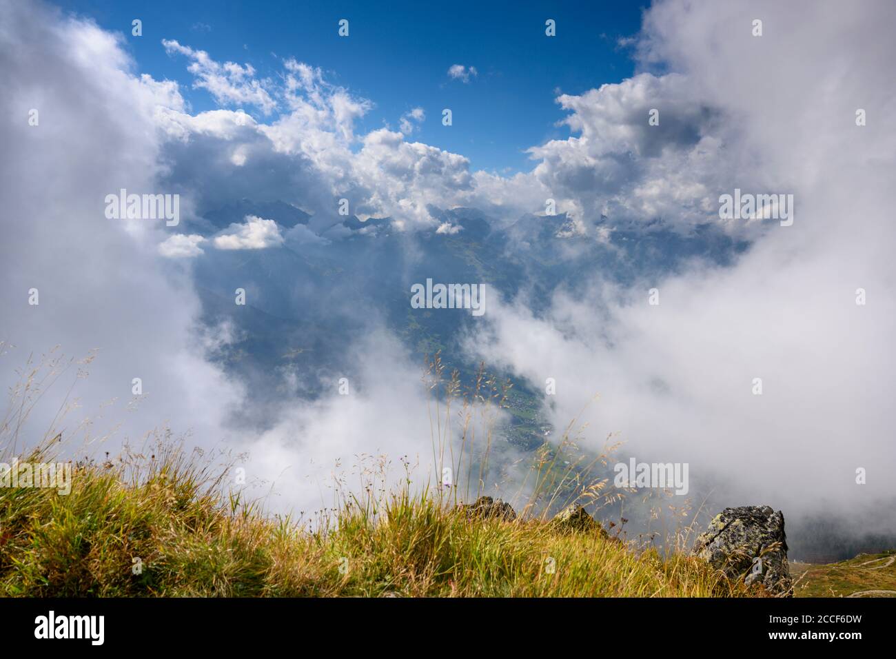 Austria, Montafon, Schruns, paesaggio con le nuvole al rifugio Wormser. Foto Stock