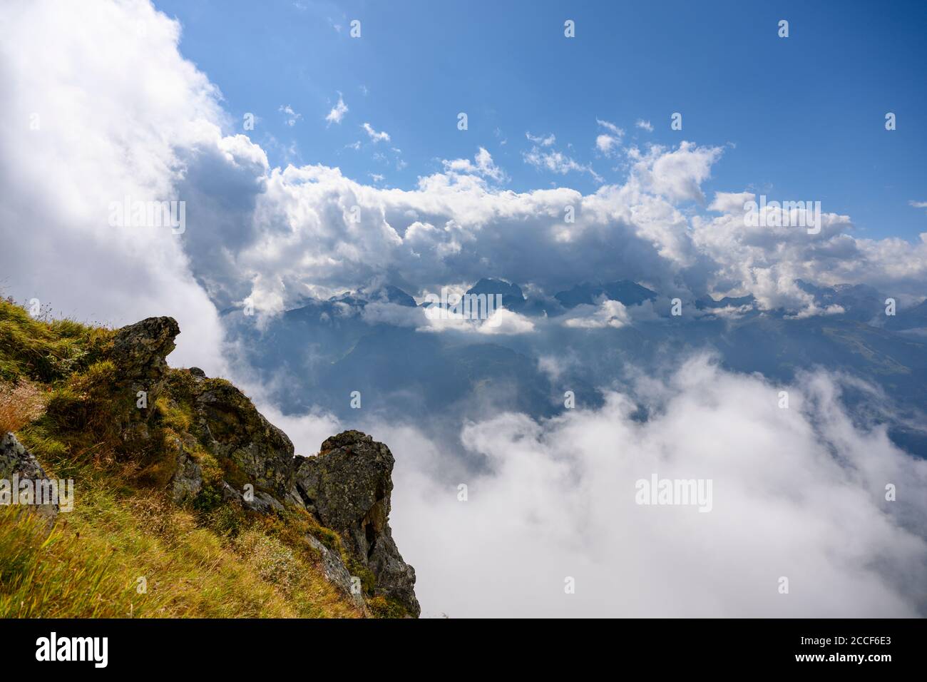 Austria, Montafon, Schruns, paesaggio con le nuvole al rifugio Wormser. Foto Stock