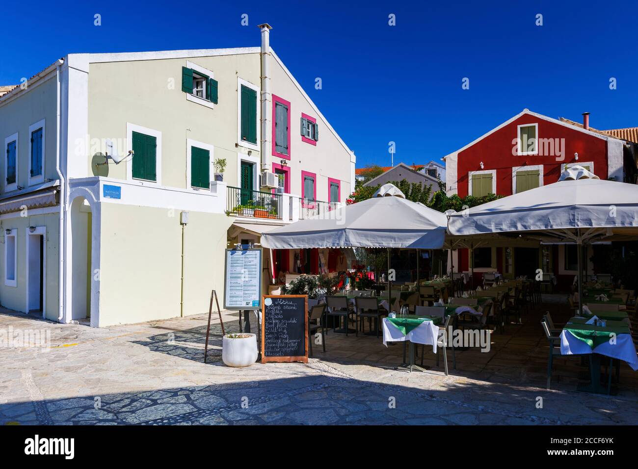 Fiskardo villaggio sull'isola di Cefalonia in Grecia. Foto Stock