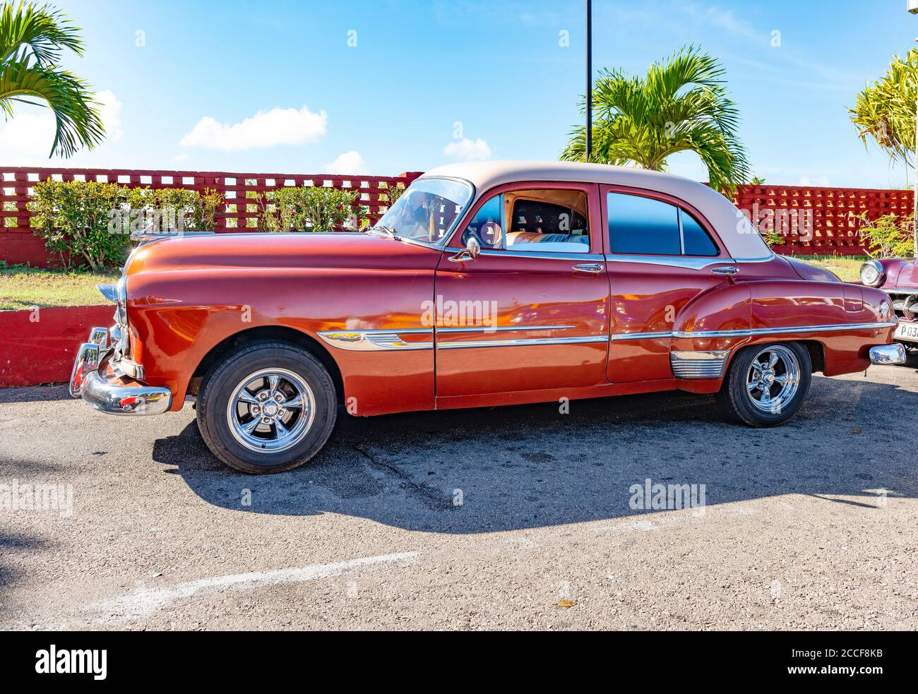 Pontiac d'epoca, 1949, Cuba taxi, parcheggiato, vista laterale, l'Avana Foto Stock