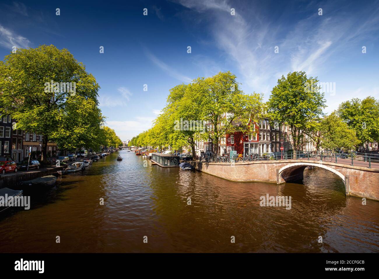 Canali di Amsterdam, Paesi Bassi in estate Foto Stock