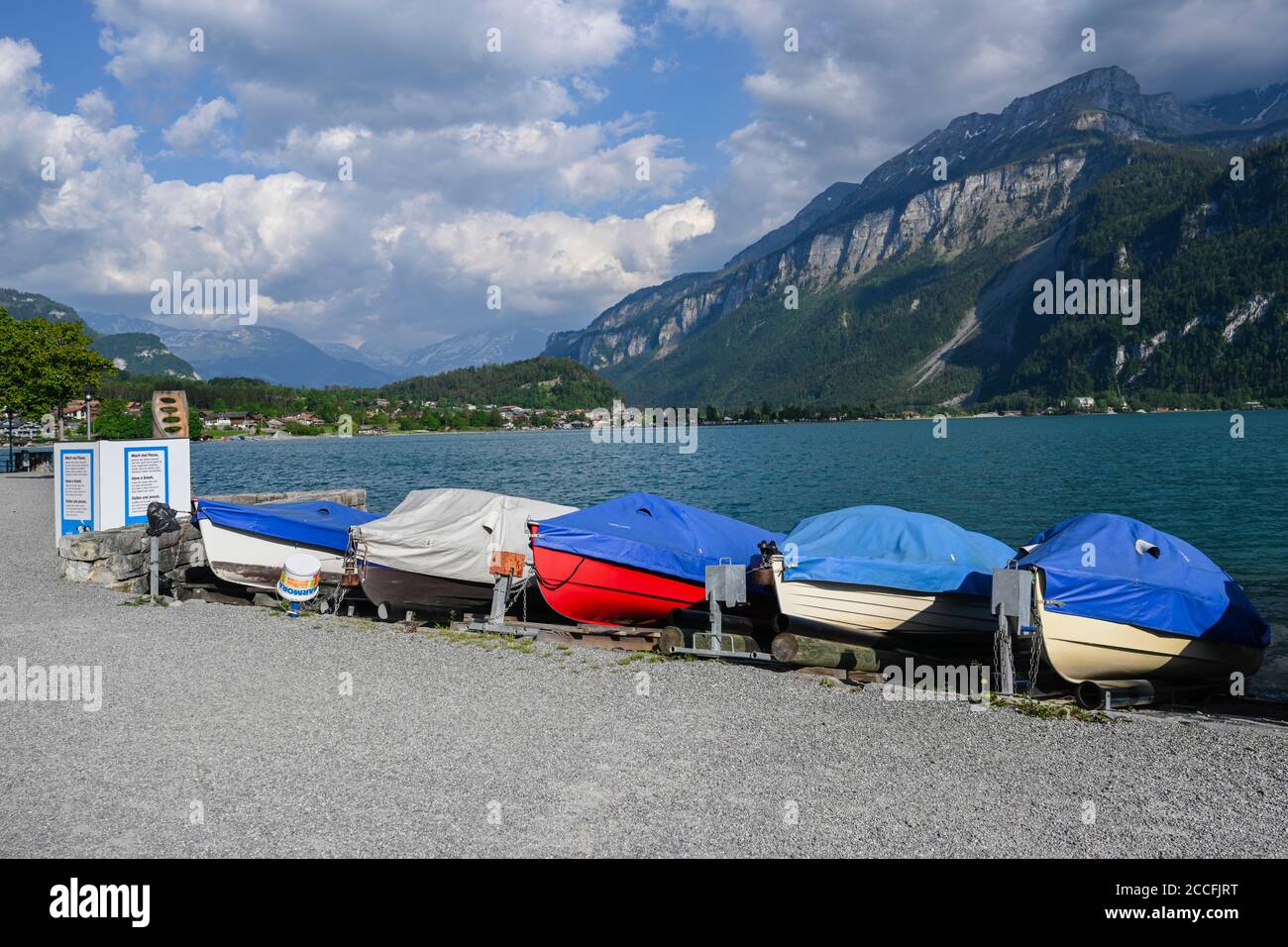 Barche ancorate sul Lago di Brienz, Brienz, Svizzera Foto Stock