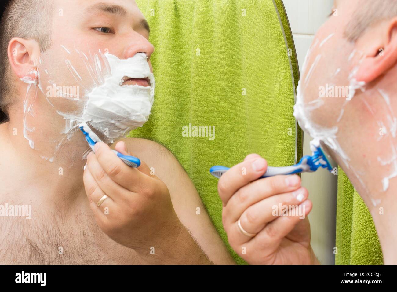 bellezza, igiene, rasatura, cura del corpo e concetto di persone Foto Stock