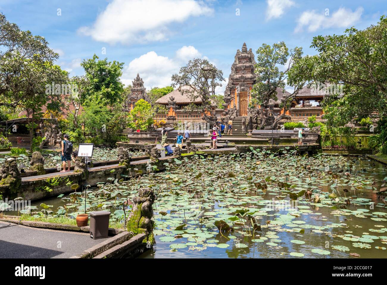 Pura Taman Saraswati, ufficialmente pura Taman Kemuda Saraswati, conosciuto anche come il Palazzo dell'acqua di Ubud, è un tempio indù balinese di Ubud, Bali, Indonesia Foto Stock