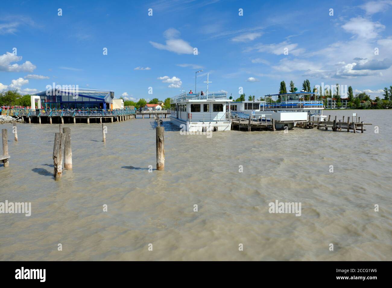 Il Neusiedler See a Podersdorf am See, Parco Nazionale Neusiedler See, Burgenland, Austria Foto Stock