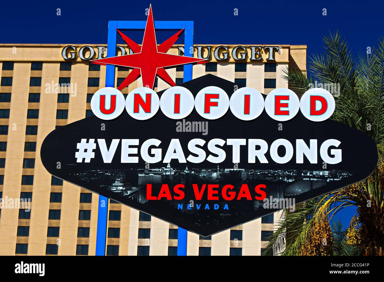 Il segno FORTE DI VEGAS sulla giornata di sole luminoso nel centro di Las Vegas sfondo del Golden Nugget Hotel , Nevada USA, 10 ottobre 2017. Foto Stock
