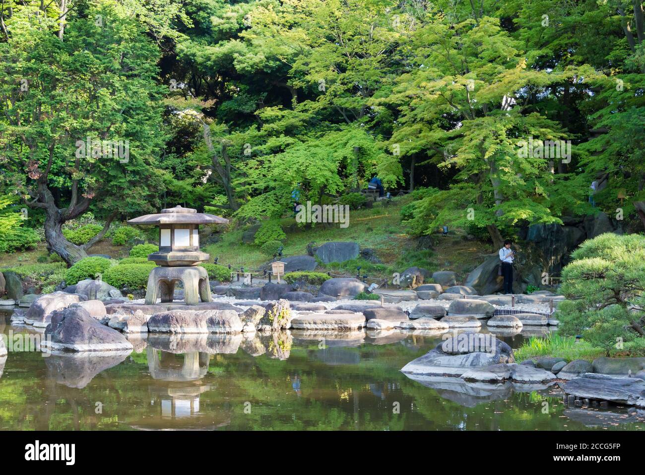 Tokyo, Giappone - Giardini Kyu-Furukawa a Tokyo, Giappone. Il parco comprende un antico palazzo in stile occidentale con un roseto. Foto Stock