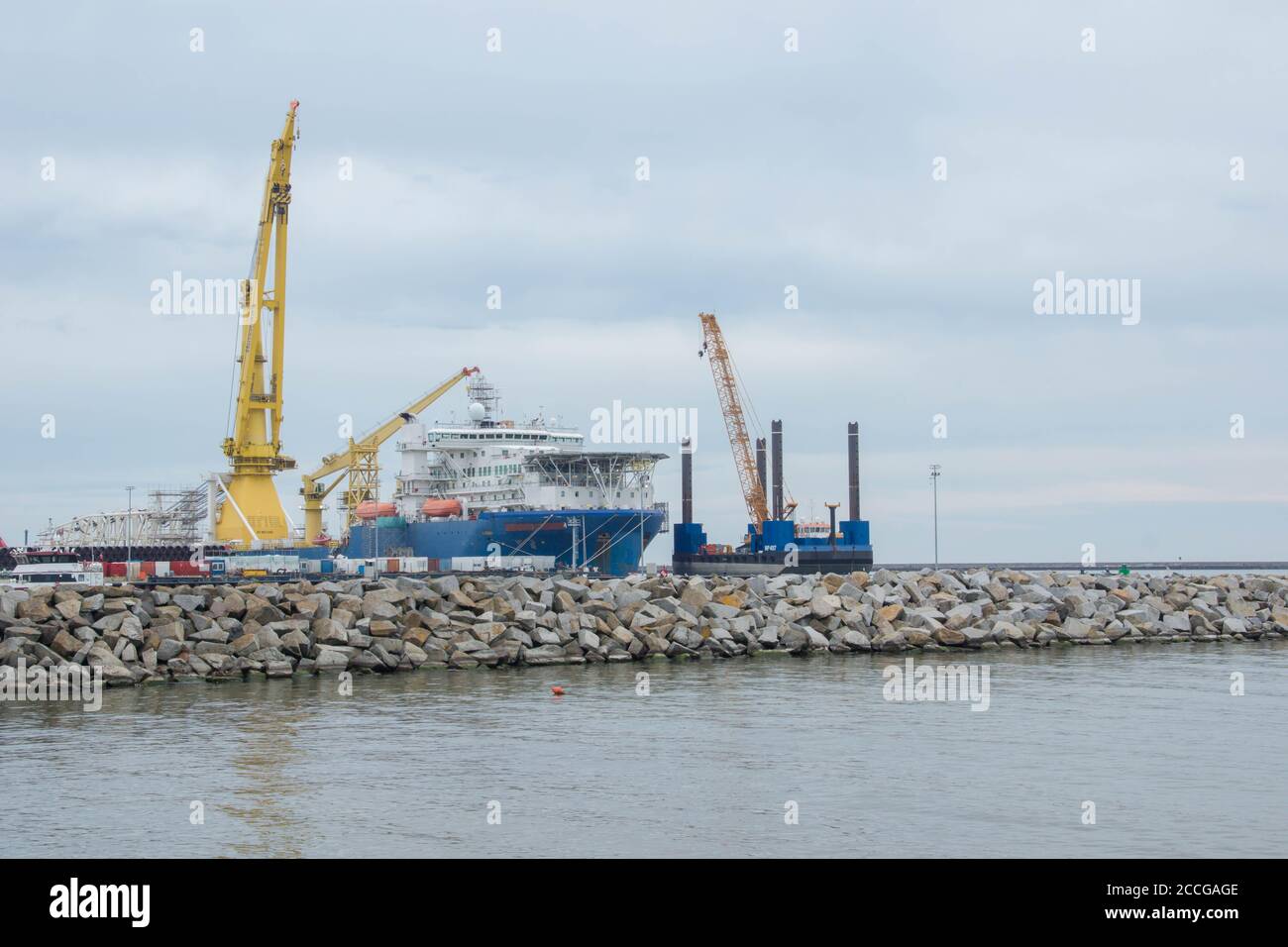 Germania. Rügen , Port Mukran, 21 agosto 2021. Porto di Mukran, vicino a Sassnitz sull'isola di Rugen, gasdotto Nordstream 2 Foto Stock