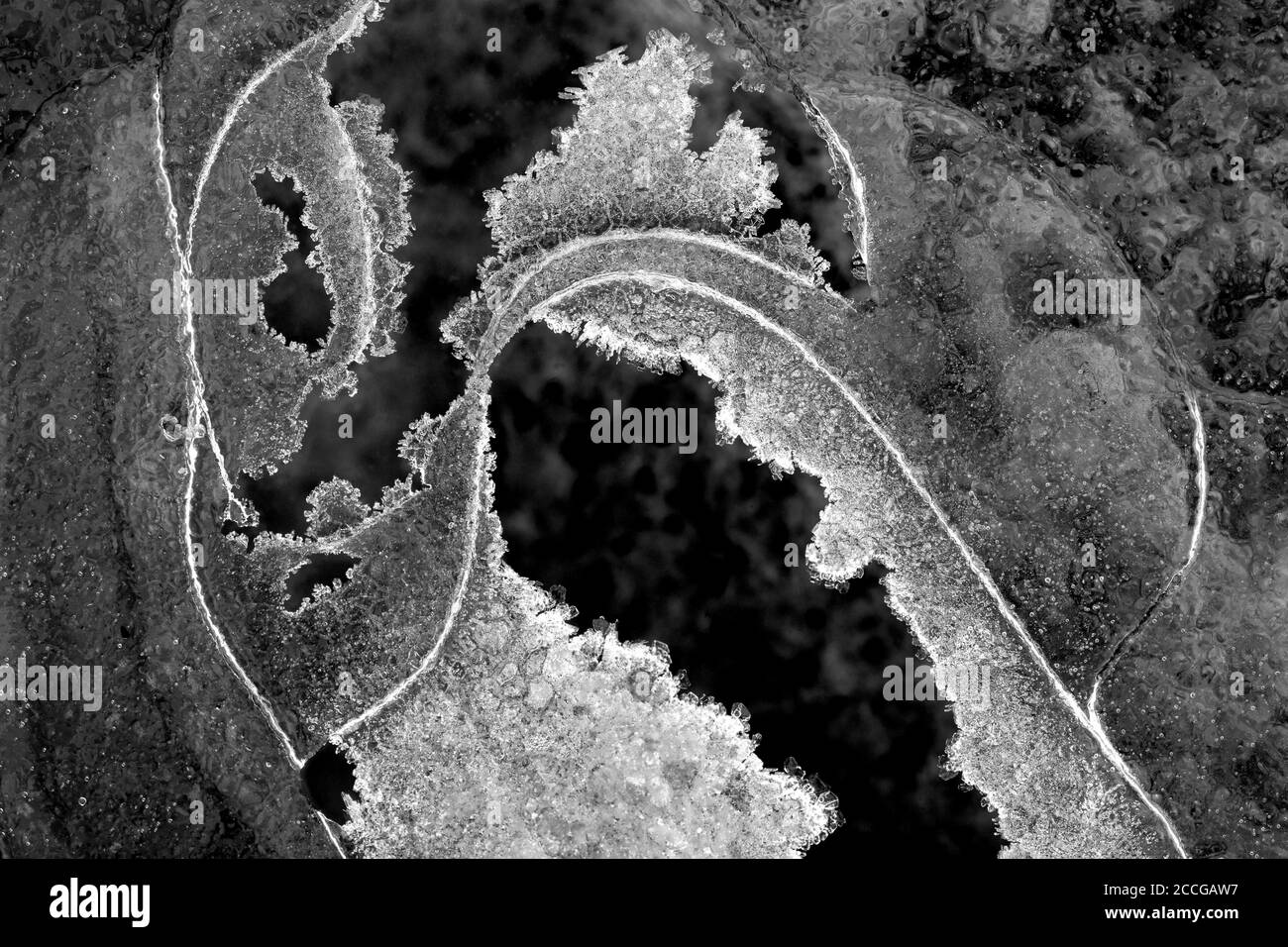 Struttura del ghiaccio e cristallo sul torrente Isar nel Alpi Bavaresi Foto Stock