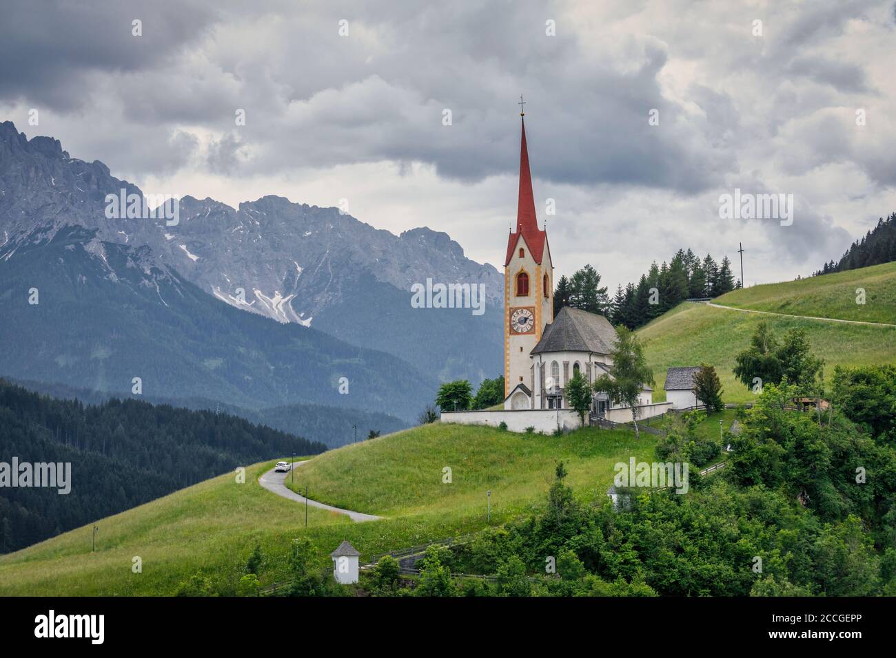 Chiesa parrocchiale di Prato alla Drava-Winnebach nel comune di San Candido-Innichen, Val Pusteria-Pustertal, Bolzano, Alto Adige, Italia Foto Stock