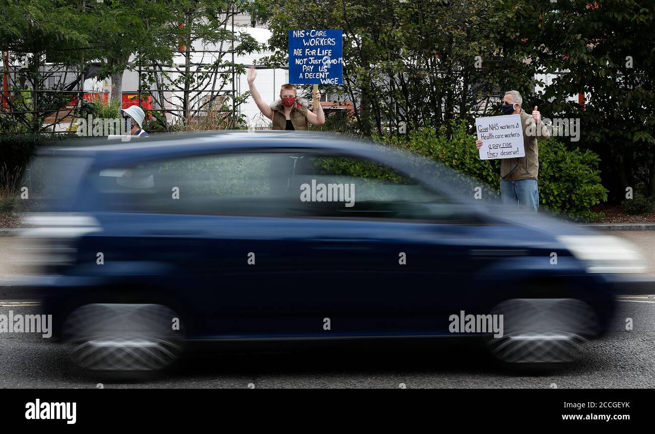 Leicester, Leicestershire, Regno Unito. 22 agosto 2020. I dimostranti partecipano a una protesta ÒSave nostra NHSÓ. La campagna mira a costruire un movimento per lottare per salari equi nel Servizio sanitario Nazionale. Credit Darren Staples/Alamy Live News. Foto Stock