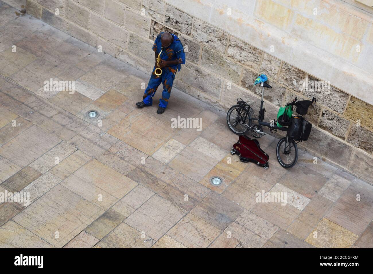 Busker blues suonando sax a Siviglia Foto Stock