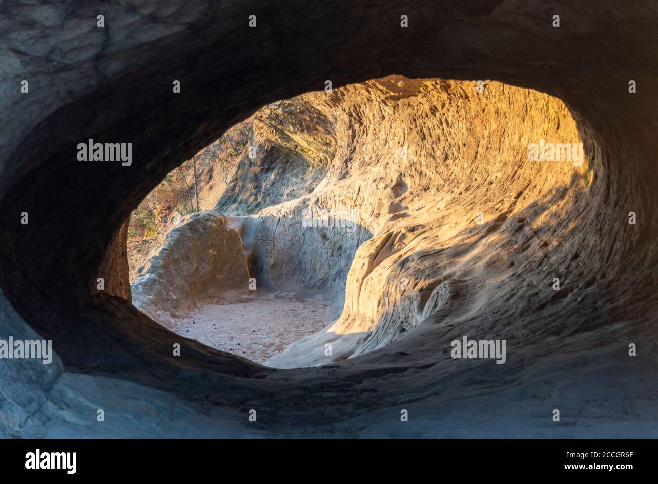 Germania, Sassonia-Anhalt, Timmenrode, grotta di sabbia presso lo stemma di Amburgo, Teufelsmauer, alba, Harz, UNESCO Global Geopark Foto Stock