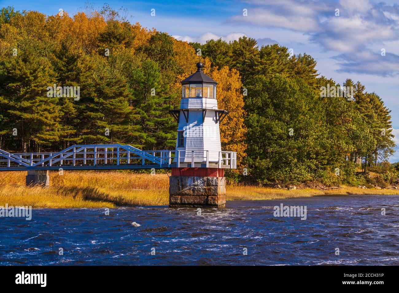 Il faro di Doubling Point sul fiume Kennebec, di fronte alla storica città navale di Bath, Maine, è stato fondato nel 1898. Automatizzato nel 1988. Foto Stock