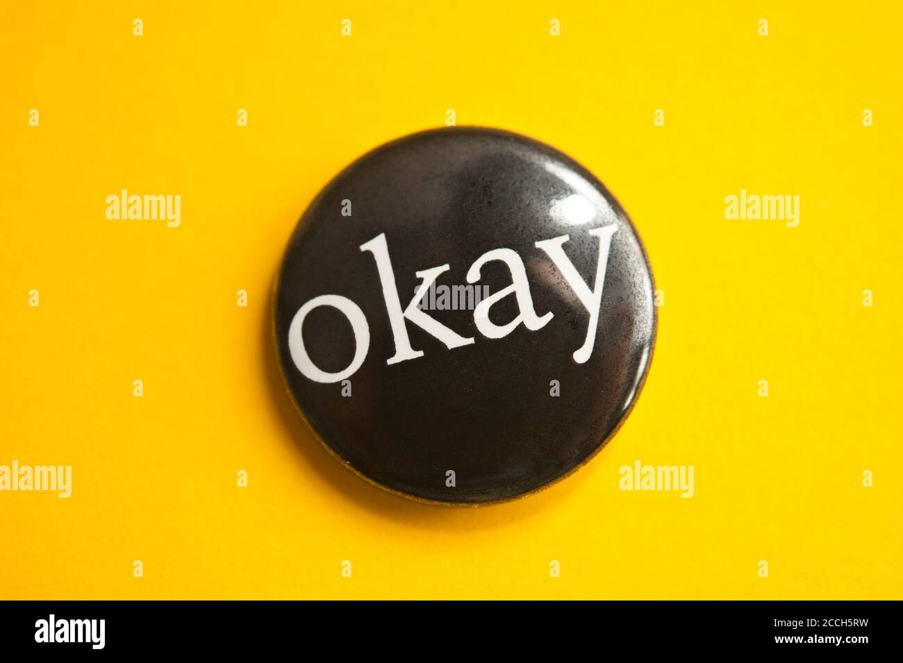 Badge nero con la parola OK stampata su di esso Foto Stock