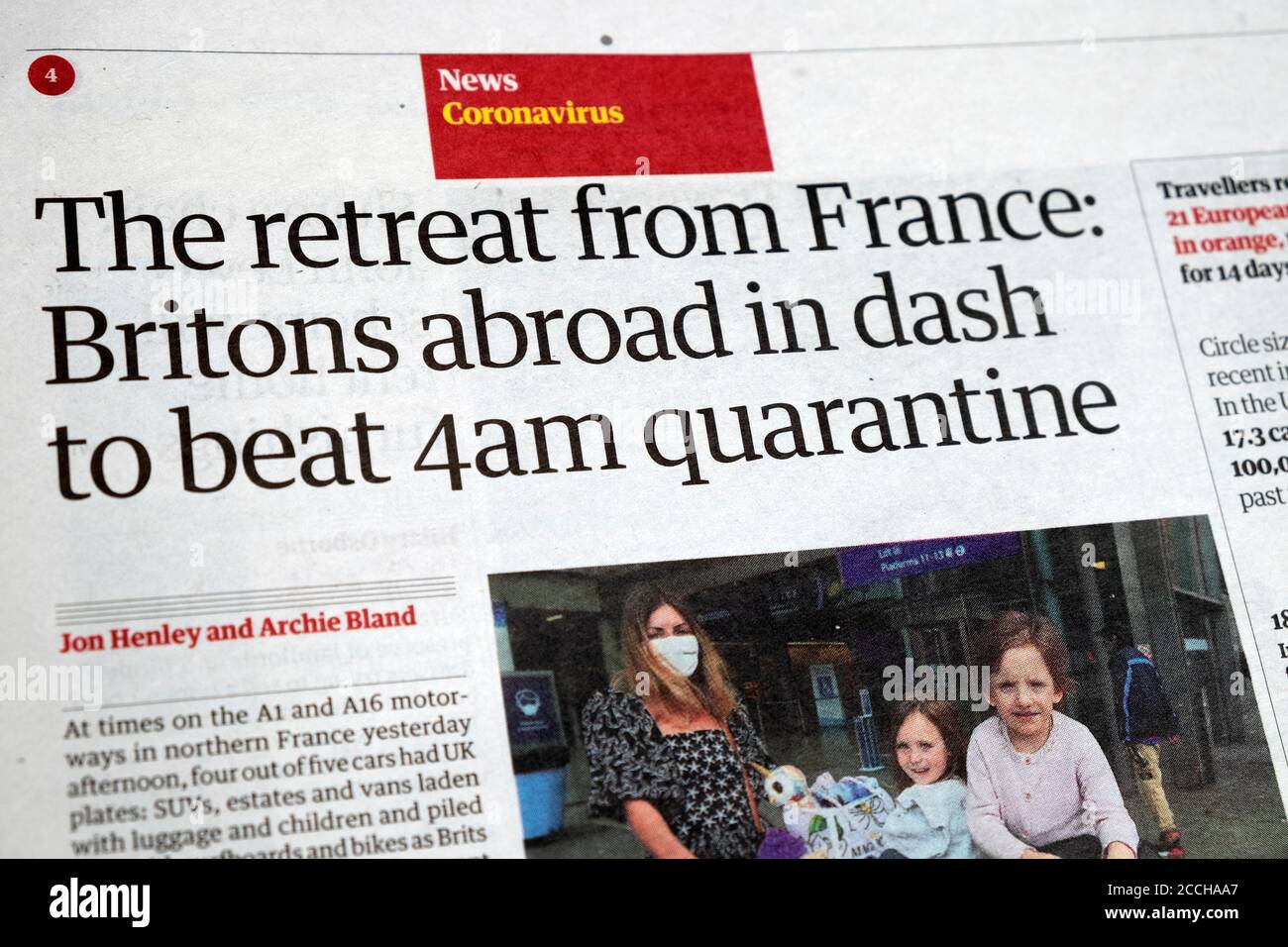 "Il ritiro dalla Francia: I britannici abrod in dash per battere la quarantena delle 4 del mattino" titolo del giornale all'interno dell'articolo nell'agosto 2020 Londra Inghilterra UK Foto Stock