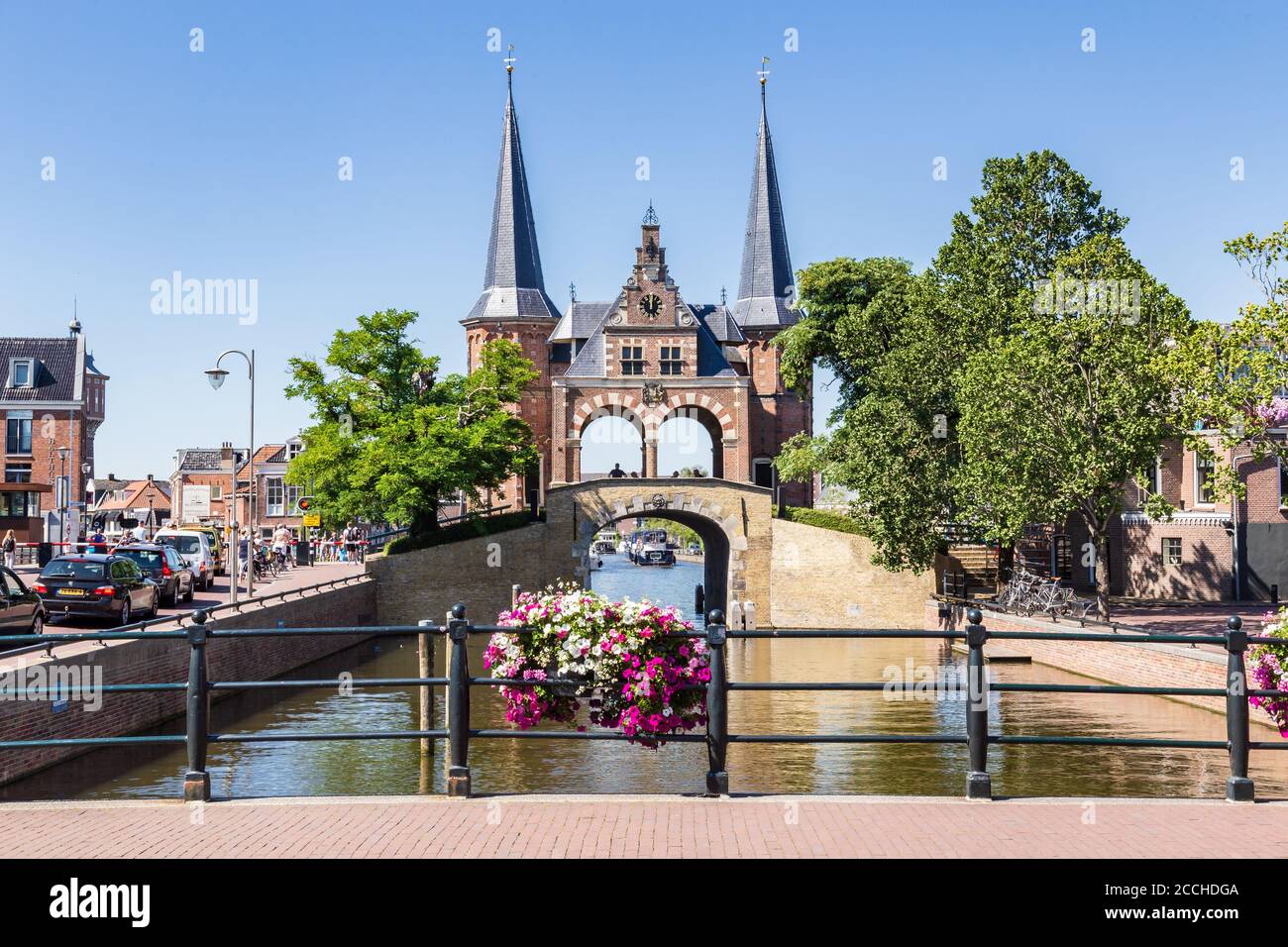 Sneek, Paesi Bassi - 7 agosto 2020: Acqua poort o cancello nel centro di Sneek in Friesland, Paesi Bassi Foto Stock