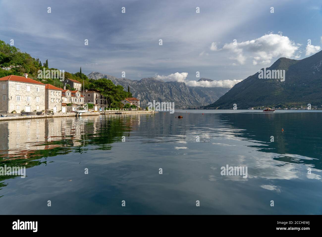 La bellissima città adriatica di Perast in Montenegro Foto Stock